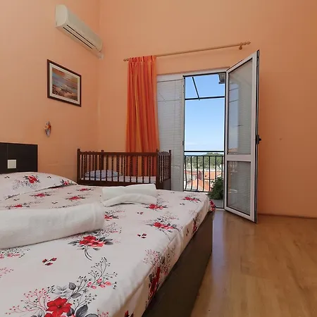 Dundic Apartment Makarska